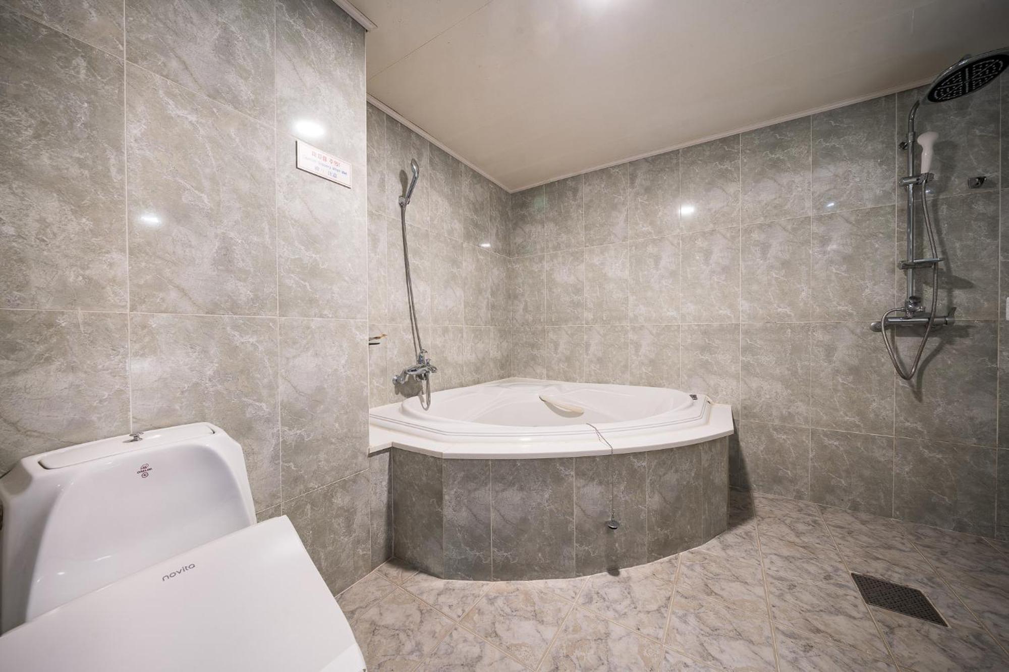 Symphony Hotel Suwon Exterior photo