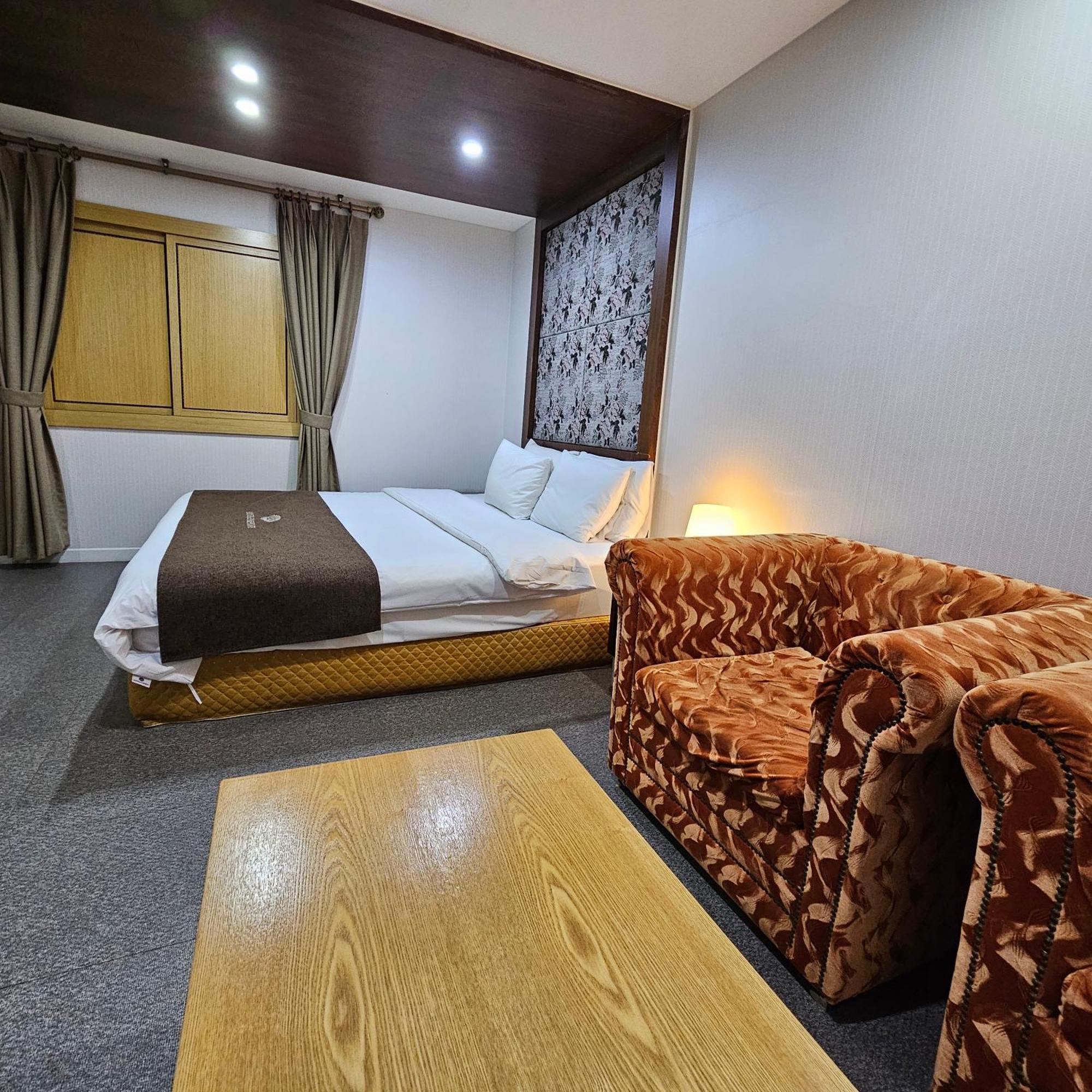 Symphony Hotel Suwon Exterior photo